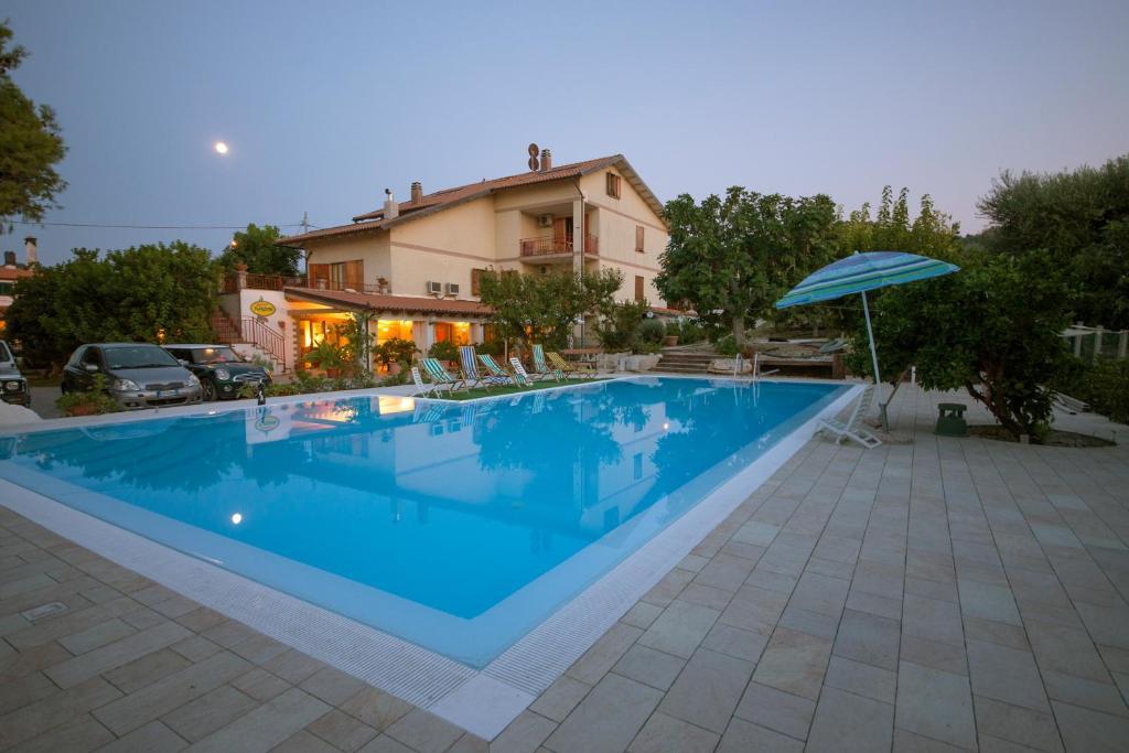 Agriturismo Nardini โรดิการ์กานิโก ภายนอก รูปภาพ